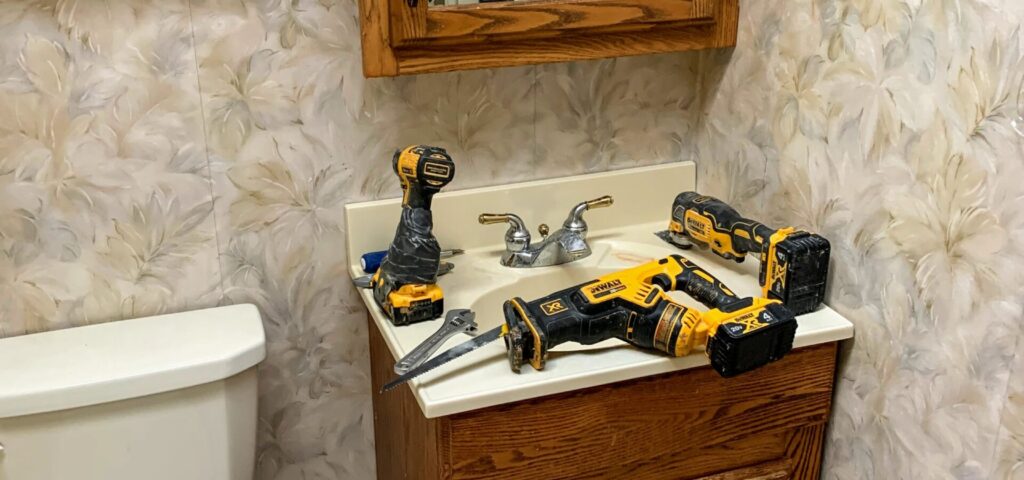 Workman's Home Improvement - Bathroom Remodel Before